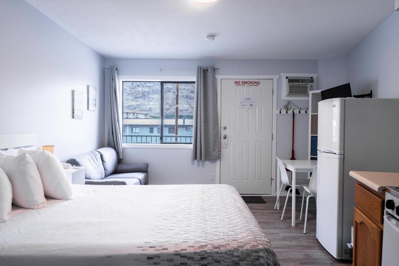اوسويوس Poplars Motel On The Lake المظهر الخارجي الصورة